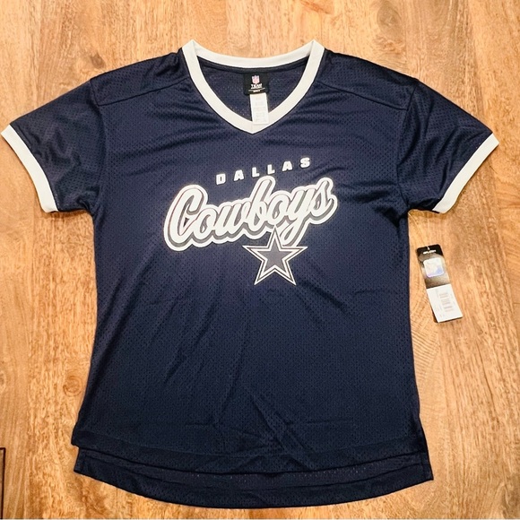 Team Apparel Tops - Dallas Cowboys Women’s Shirt NWT- Medium 7/8